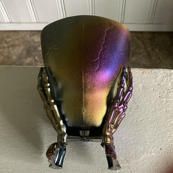 NWT Purple Iridescent Oil Slick Skull 💀 in Hands Snack or Candy Bowl Decoration - Picture 10 of 16